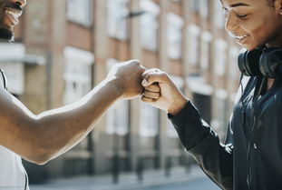 九游网-NBA球员比赛中非语言沟通方式及战术作用，nba说话