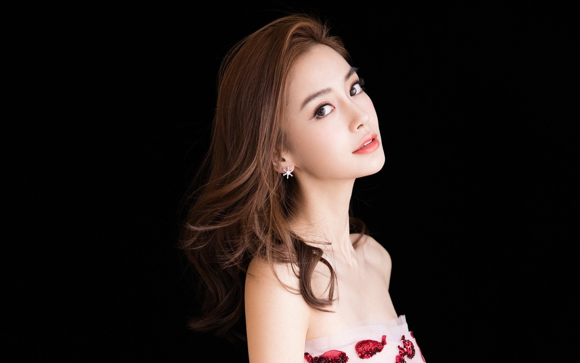 九游娱乐(jiuyou)官方网站-女子足球培训课程加入防伤内容加强保护意识,女子足球训练中的注意事项